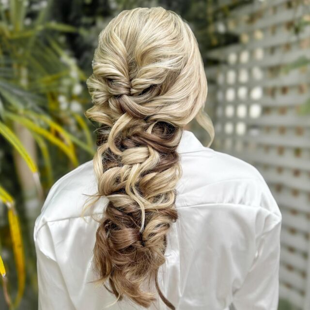 ✨BRIANA✨ braided and beautiful! 🧜🏻‍♀️

•
•
•
#keywestbride 
#keyweswedding #studiomphairmakeup 
#keywesthairandmakeup
#keywest
#keywestbridalhair 
#floridakeyswedding 
#keywesthairstylist 
#keywesthairsalon
#keywestsalon